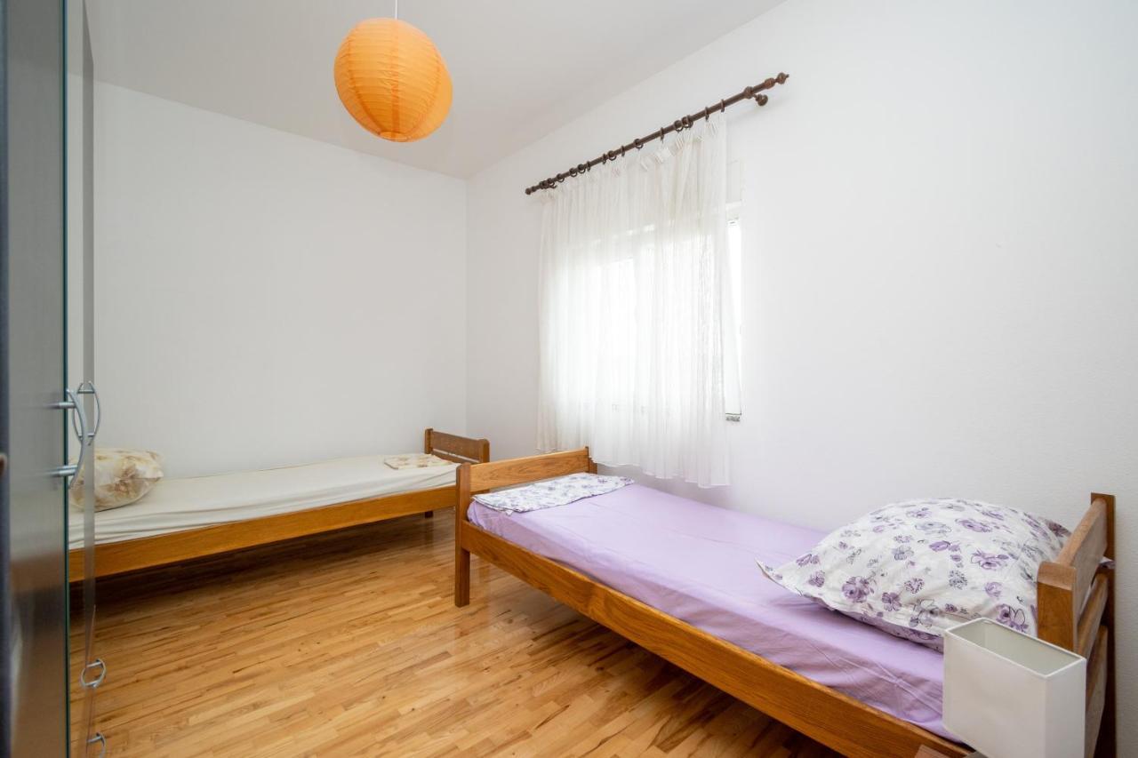 Apartments And Rooms By The Sea Posedarje, Novigrad - 21123 Buitenkant foto