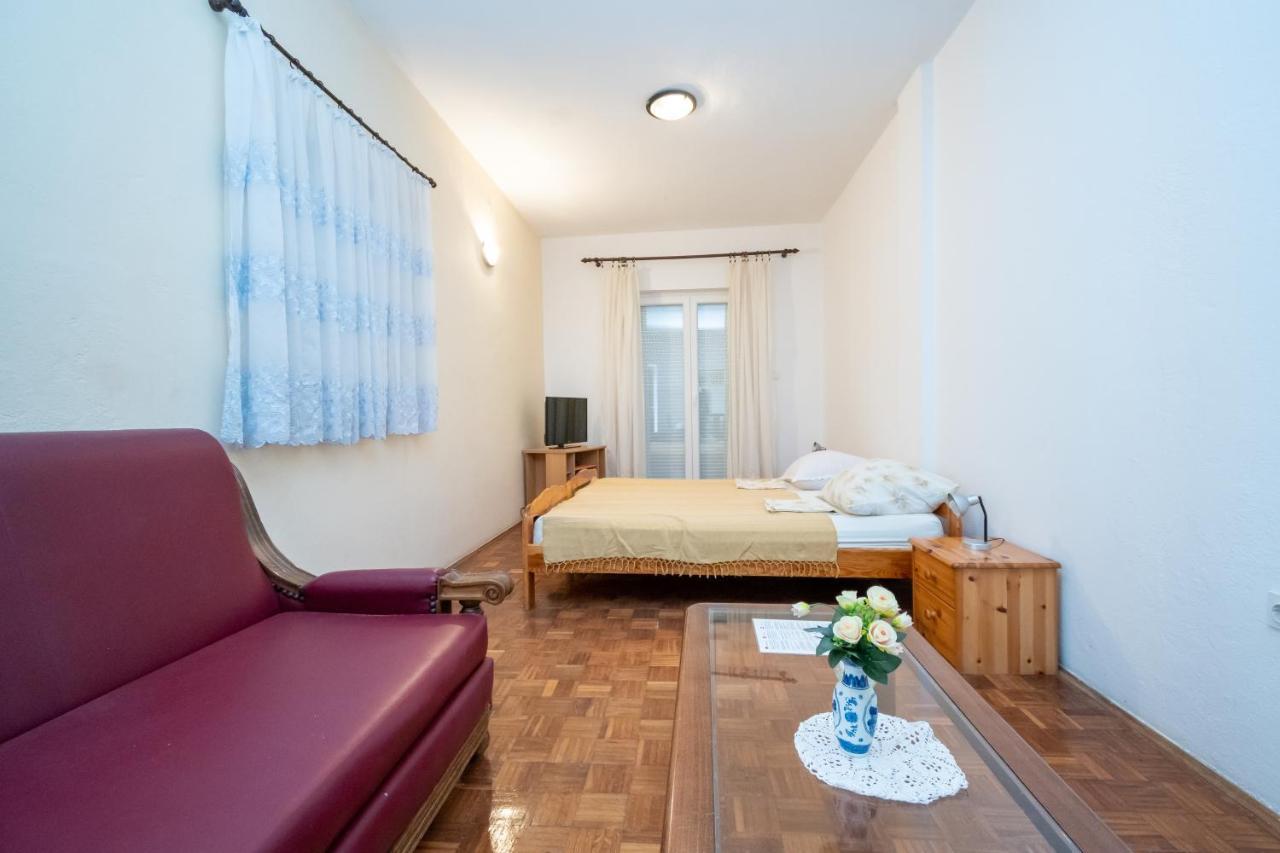 Apartments And Rooms By The Sea Posedarje, Novigrad - 21123 Buitenkant foto